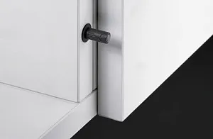 МЕХАНИЗМ PUSH TO OPEN MAGNET ДЛЯ ПЕТЕЛЬ,ПОД ЗАПРЕССОВКУ, ДЛИННЫЙ ХОД,БЕЛЫЙ